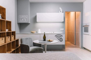 X3 Luxury OldTown Apt w Free Garage, Supermarket, FastWifi, Unlimited Music, Prime Video, Aircon